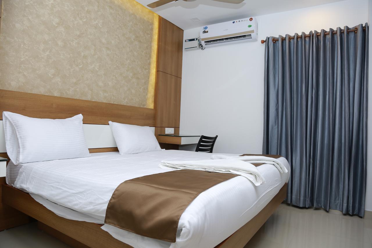The Galaxy Suites Kochi Exterior foto